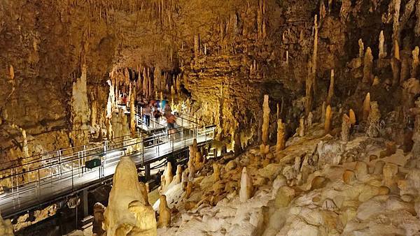 【沖繩景點】沖繩世界文化王國・玉泉洞-長綿數公里的鐘乳石山洞與琉球風景景點