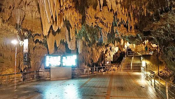 【沖繩景點】沖繩世界文化王國・玉泉洞-長綿數公里的鐘乳石山洞與琉球風景景點