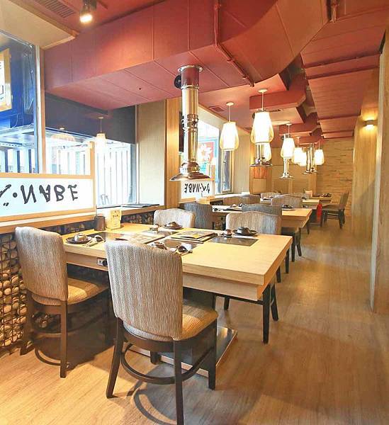 【新莊美食】なべNabe日式火鍋.燒烤-手臂般巨大明蝦及比臉大三倍帝王蟹火鍋店