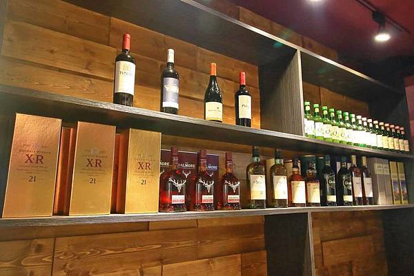 【新莊美食】なべNabe日式火鍋.燒烤-手臂般巨大明蝦及比臉大三倍帝王蟹火鍋店