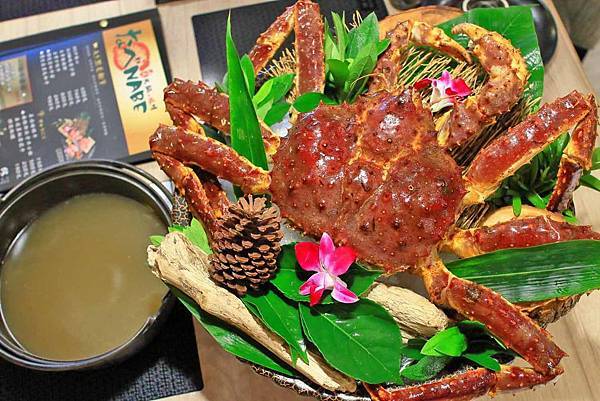 【新莊美食】なべNabe日式火鍋.燒烤-手臂般巨大明蝦及比臉大三倍帝王蟹火鍋店