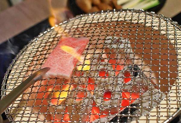 【新莊美食】なべNabe日式火鍋.燒烤-手臂般巨大明蝦及比臉大三倍帝王蟹火鍋店