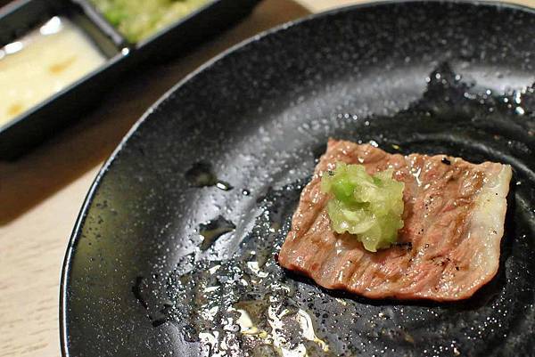 【新莊美食】なべNabe日式火鍋.燒烤-手臂般巨大明蝦及比臉大三倍帝王蟹火鍋店