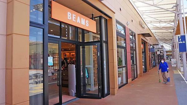 【沖繩購物】沖繩Outlet購物城 ASHIBINAA-沖繩旅遊必逛OUTLET購物行程