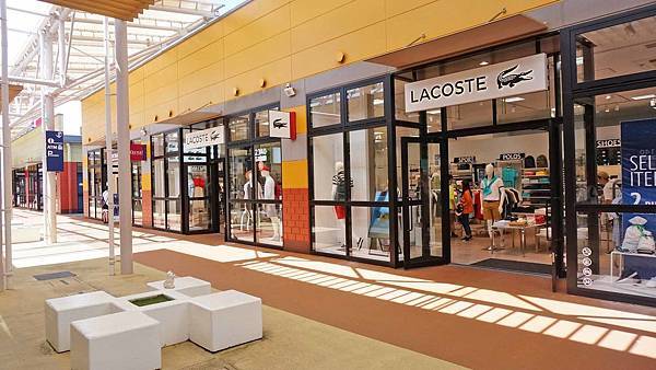 【沖繩購物】沖繩Outlet購物城 ASHIBINAA-沖繩旅遊必逛OUTLET購物行程