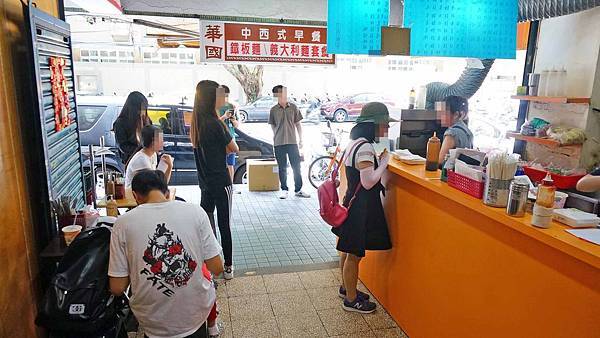 【台北美食】華國早餐店-無時無刻都大排長龍的超強排隊美食