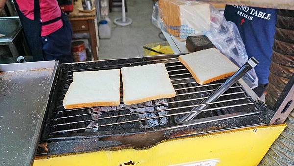 【台北美食】阿姐的店碳烤三明治-超大份量！比一般還要大二倍的碳烤吐司