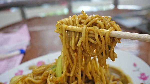 【台北美食】基隆麵食館-吃了會讓你讚不絕口的咖哩炒麵 【台北美食】基隆麵食館-吃了會讓你讚不絕口的咖哩炒麵