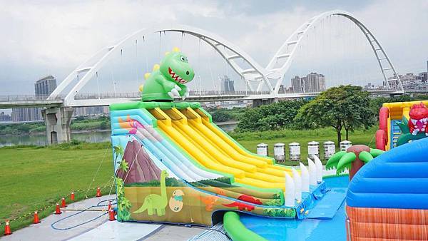 2019新月水道節，免門票讓你免費玩大型水上遊樂設施及超高樓層滑水道