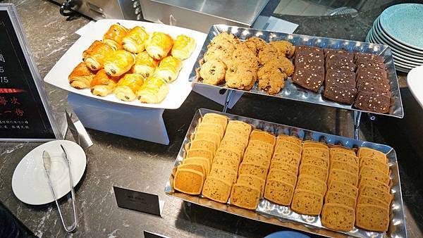 【台北美食】漢來海港餐廳-鵝肝、魚子醬、牛排、港式料理、日式料理、義大利麵、甜點等超多樣食材無限量吃到飽