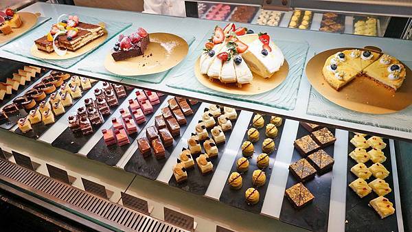 【台北美食】漢來海港餐廳-鵝肝、魚子醬、牛排、港式料理、日式料理、義大利麵、甜點等超多樣食材無限量吃到飽