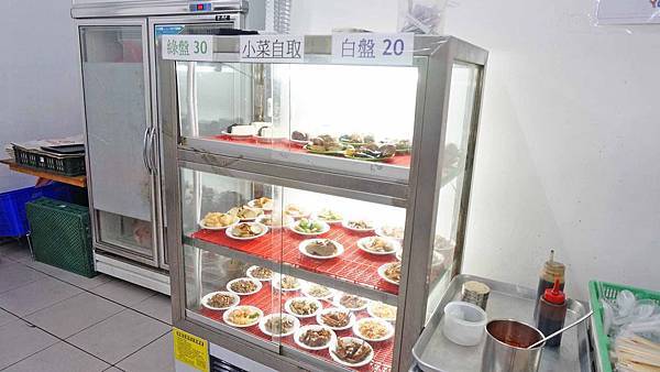 【板橋美食】程記美食-CP值爆表!超便宜銅板價格，附近學生才知道的店家