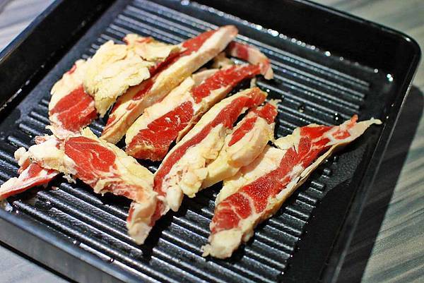 【台北美食】好客海鮮炭火燒肉-厚切牛舌、牛小排、橫膈膜等超過２００樣食材無限量吃到飽