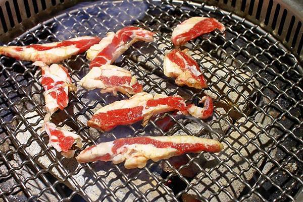 【台北美食】好客海鮮炭火燒肉-厚切牛舌、牛小排、橫膈膜等超過２００樣食材無限量吃到飽