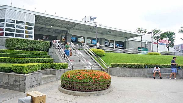 【中和建案】中河棧-中和捷運600米，樓下即是超商、全聯，臨近大潤發、迪卡儂超方便生活機能捷運宅