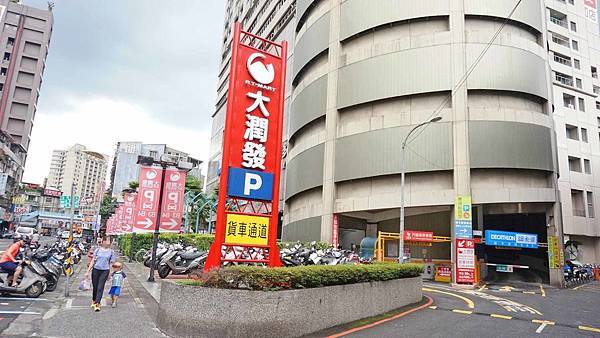 【中和建案】中河棧-中和捷運600米，樓下即是超商、全聯，臨近大潤發、迪卡儂超方便生活機能捷運宅