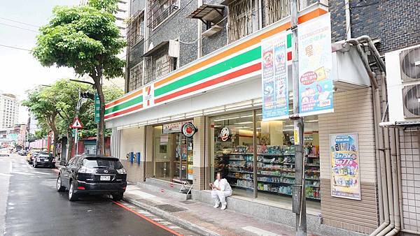 【中和建案】中河棧-中和捷運600米，樓下即是超商、全聯，臨近大潤發、迪卡儂超方便生活機能捷運宅