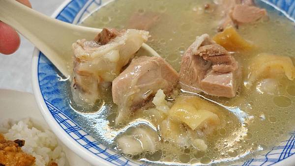 【新竹美食】老黃豬腳大王-Q彈沒有臭腥味的美味豬腳小吃店 【新竹美食】老黃豬腳大王-Q彈沒有臭腥味的美味豬腳小吃店