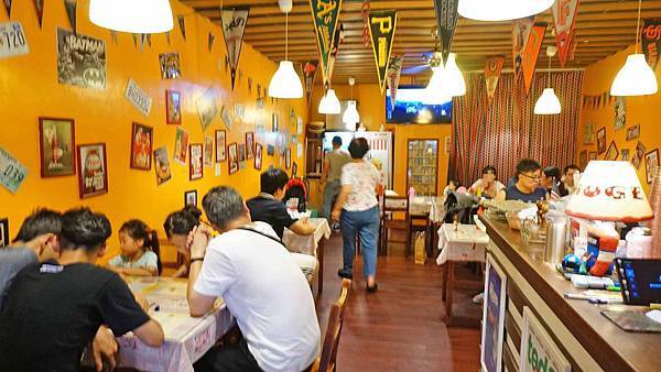 【台北美食】Huge Burger-不到200元就能吃到超高CP值美式漢堡套餐