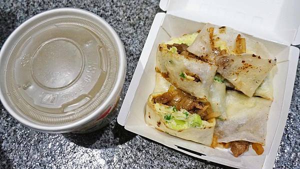 【新竹美食】丰晟小籠包早餐店-美味又扎實的牛肉蛋餅 【新竹美食】丰晟小籠包早餐店-美味又扎實的牛肉蛋餅