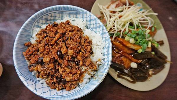 【台北美食】夯仔口牛肉麵-無敵大份量,CP值爆表的隱藏版美食 【台北美食】夯仔口牛肉麵-無敵大份量,CP值爆表的隱藏版美食