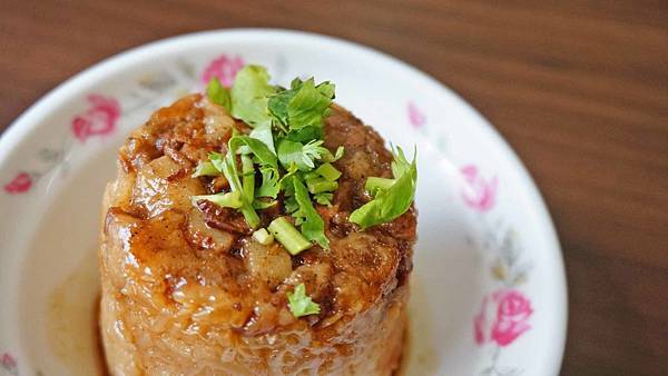 【板橋美食】排骨酥湯、招牌筒仔米糕-深受附近居民喜愛的美食小吃店