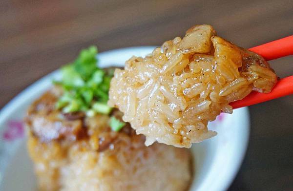 【板橋美食】排骨酥湯、招牌筒仔米糕-深受附近居民喜愛的美食小吃店