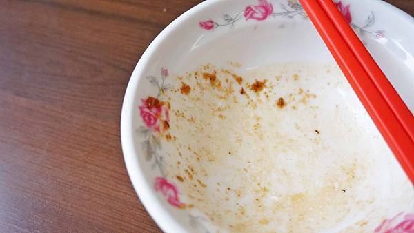 【板橋美食】排骨酥湯、招牌筒仔米糕-深受附近居民喜愛的美食小吃店