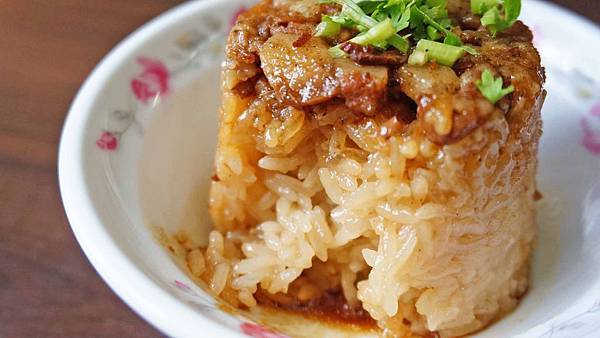 【板橋美食】排骨酥湯、招牌筒仔米糕-深受附近居民喜愛的美食小吃店