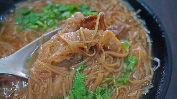 【台北美食】樂業麵線-還沒用餐時間就大排長龍的超強麵線店