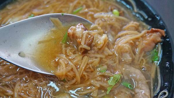 【台北美食】樂業麵線-還沒用餐時間就大排長龍的超強麵線店