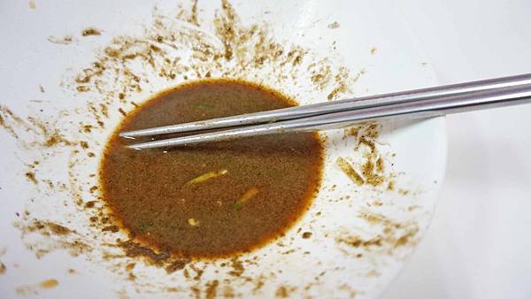 【台北美食】老山東蔥油餅韭菜盒涼麵食堂-不同以往的特殊口味，讓人一口接一口的美味