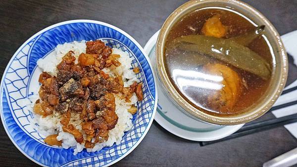 【新竹美食】真味燉品屋-美味的燉品雞湯及魯肉飯 【新竹美食】真味燉品屋-美味的燉品雞湯及魯肉飯