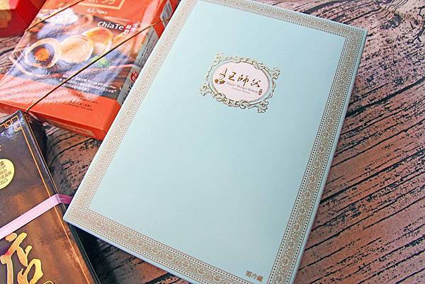 【中秋節月餅禮盒開箱文！】８家不同品牌老字號糕餅店評比！佳德糕餅、長興餅店、雪花齋、王師父餅舖、宝泉百年餅舖、台北犁記、月十二曲、君城本家，哪一家最推薦、最好吃！