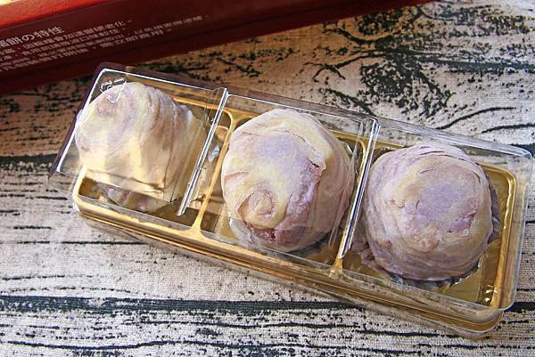 【中秋節月餅禮盒開箱文！】８家不同品牌老字號糕餅店評比！佳德糕餅、長興餅店、雪花齋、王師父餅舖、宝泉百年餅舖、台北犁記、月十二曲、君城本家，哪一家最推薦、最好吃！