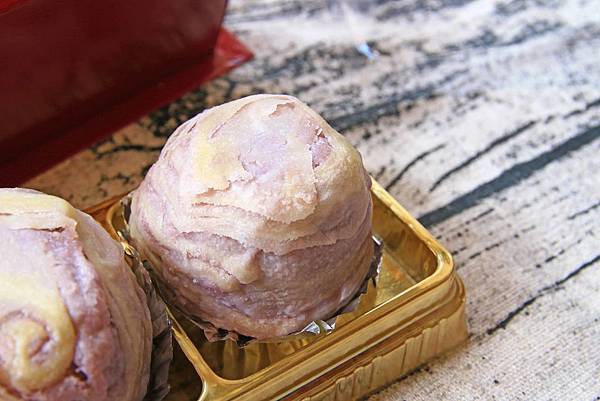 【中秋節月餅禮盒開箱文！】８家不同品牌老字號糕餅店評比！佳德糕餅、長興餅店、雪花齋、王師父餅舖、宝泉百年餅舖、台北犁記、月十二曲、君城本家，哪一家最推薦、最好吃！