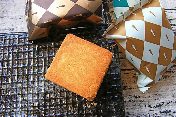 【中秋節月餅禮盒開箱文！】８家不同品牌老字號糕餅店評比！佳德糕餅、長興餅店、雪花齋、王師父餅舖、宝泉百年餅舖、台北犁記、月十二曲、君城本家，哪一家最推薦、最好吃！