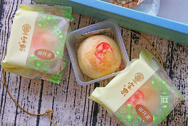 【中秋節月餅禮盒開箱文！】８家不同品牌老字號糕餅店評比！佳德糕餅、長興餅店、雪花齋、王師父餅舖、宝泉百年餅舖、台北犁記、月十二曲、君城本家，哪一家最推薦、最好吃！