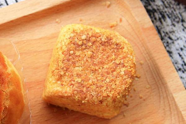 【中秋節月餅禮盒開箱文！】８家不同品牌老字號糕餅店評比！佳德糕餅、長興餅店、雪花齋、王師父餅舖、宝泉百年餅舖、台北犁記、月十二曲、君城本家，哪一家最推薦、最好吃！