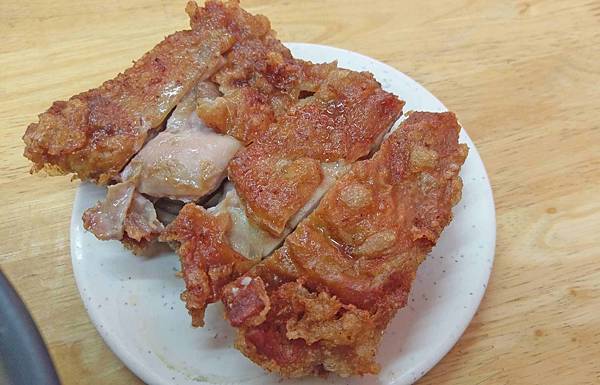 【台北美食】芝山小吃-厚度超過3公分的超厚實酥脆去骨雞腿