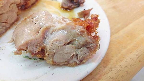 【台北美食】芝山小吃-厚度超過3公分的超厚實酥脆去骨雞腿