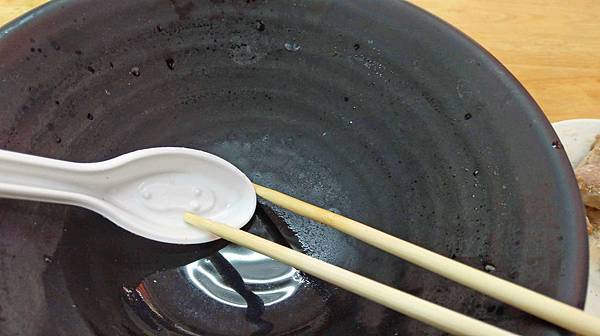 【台北美食】芝山小吃-厚度超過3公分的超厚實酥脆去骨雞腿