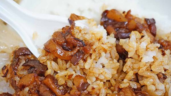 【台北美食】社中小吃店-用餐時間都會有超多人潮的便當小吃店