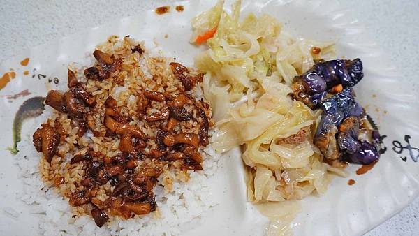 【台北美食】社中小吃店-用餐時間都會有超多人潮的便當小吃店