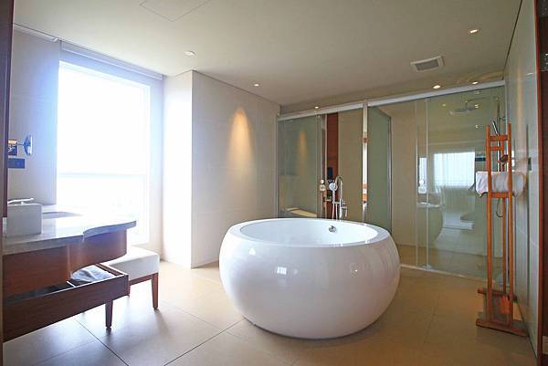 【澎湖飯店】澎湖福朋喜來登酒店-全澎湖唯一一家五星級飯店,超舒適、豪華的設備,讓你住了不想回家 【澎湖飯店】澎湖福朋喜來登酒店-全澎湖唯一一家五星級飯店,超舒適、豪華的設備,讓你住了不想回家