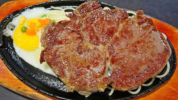 【五股美食】A&A 牛排屋-便宜又美味的原肉牛排店