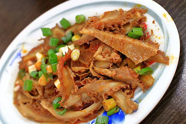 【新莊美食】阿忠牛肉麵-超過30年老店，濃郁香氣逼人的湯頭讓你一喝就愛不釋手