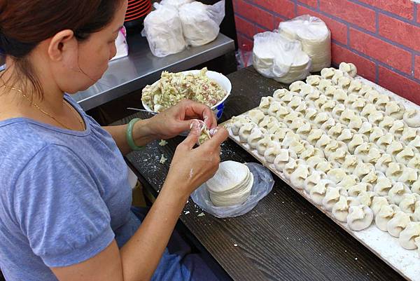 【新莊美食】阿忠牛肉麵-超過30年老店，濃郁香氣逼人的湯頭讓你一喝就愛不釋手