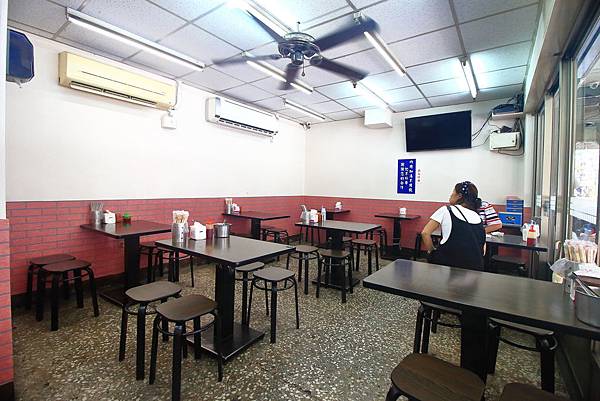 【新莊美食】阿忠牛肉麵-超過30年老店，濃郁香氣逼人的湯頭讓你一喝就愛不釋手