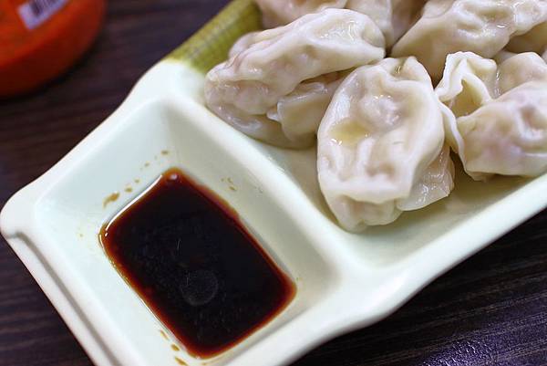 【新莊美食】阿忠牛肉麵-超過30年老店，濃郁香氣逼人的湯頭讓你一喝就愛不釋手